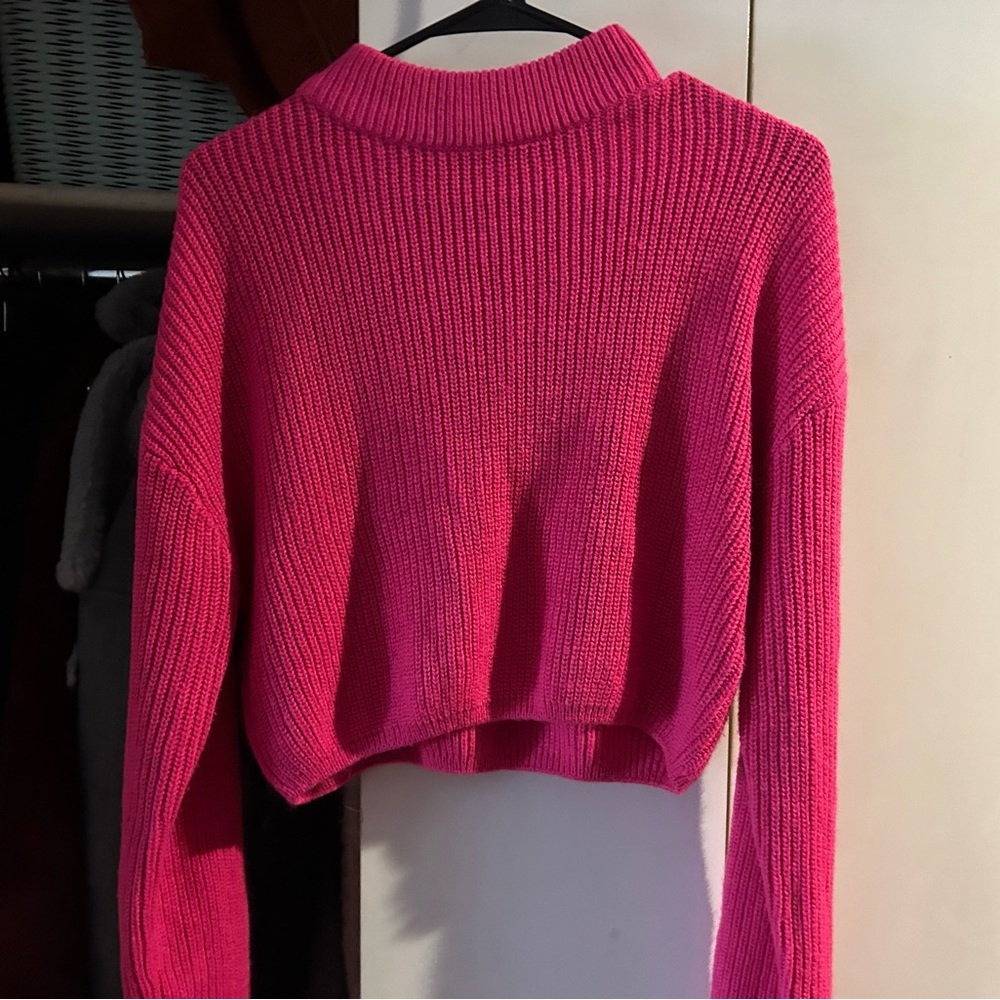 H&M Vibrant Pink Cropped Sweater